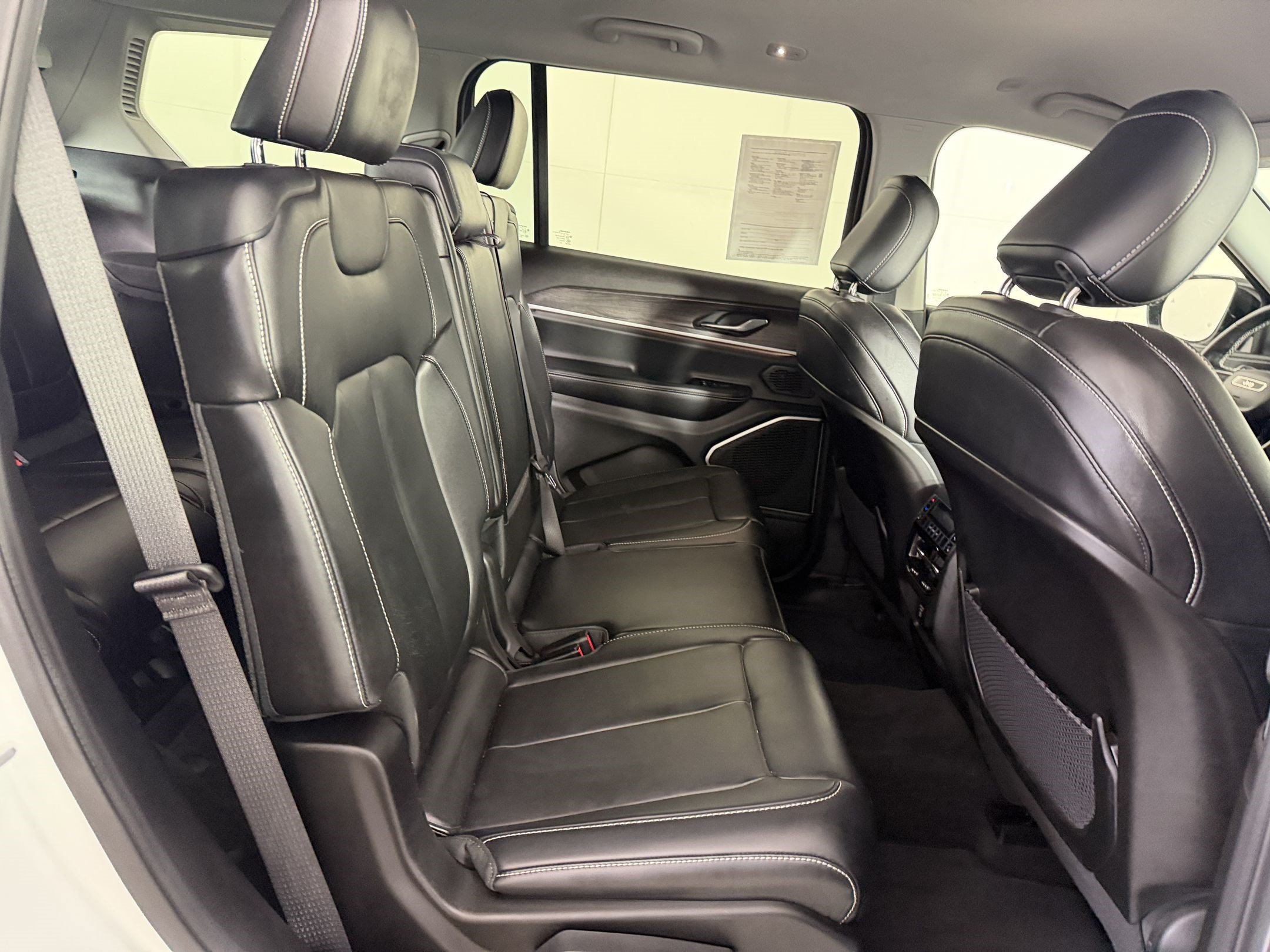 Used 2021 Jeep Grand Cherokee L Limited AWD/4WD image 30