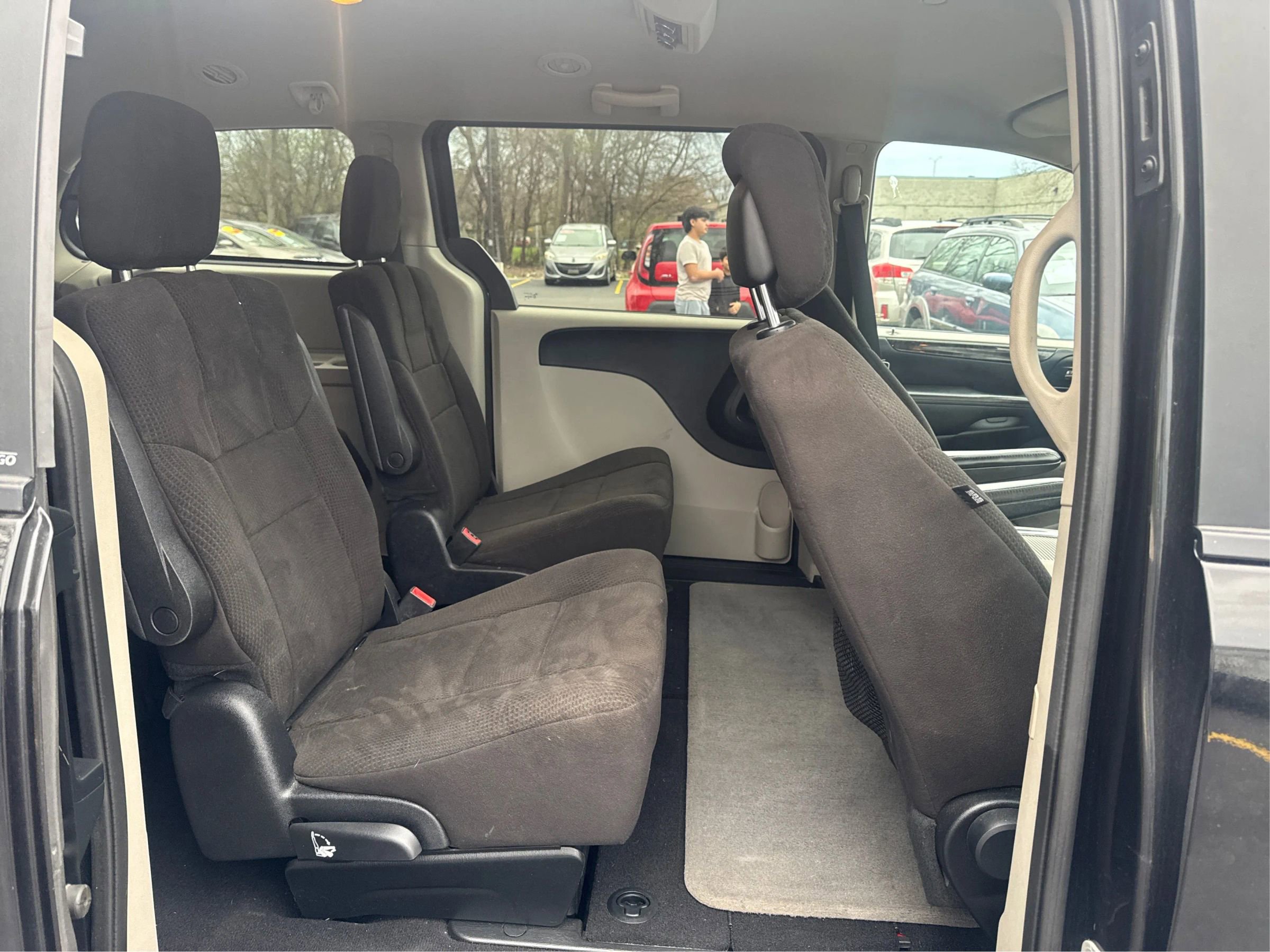 Used 2012 Dodge Grand Caravan SXT w/ UConnect Hands-Free Group image 24