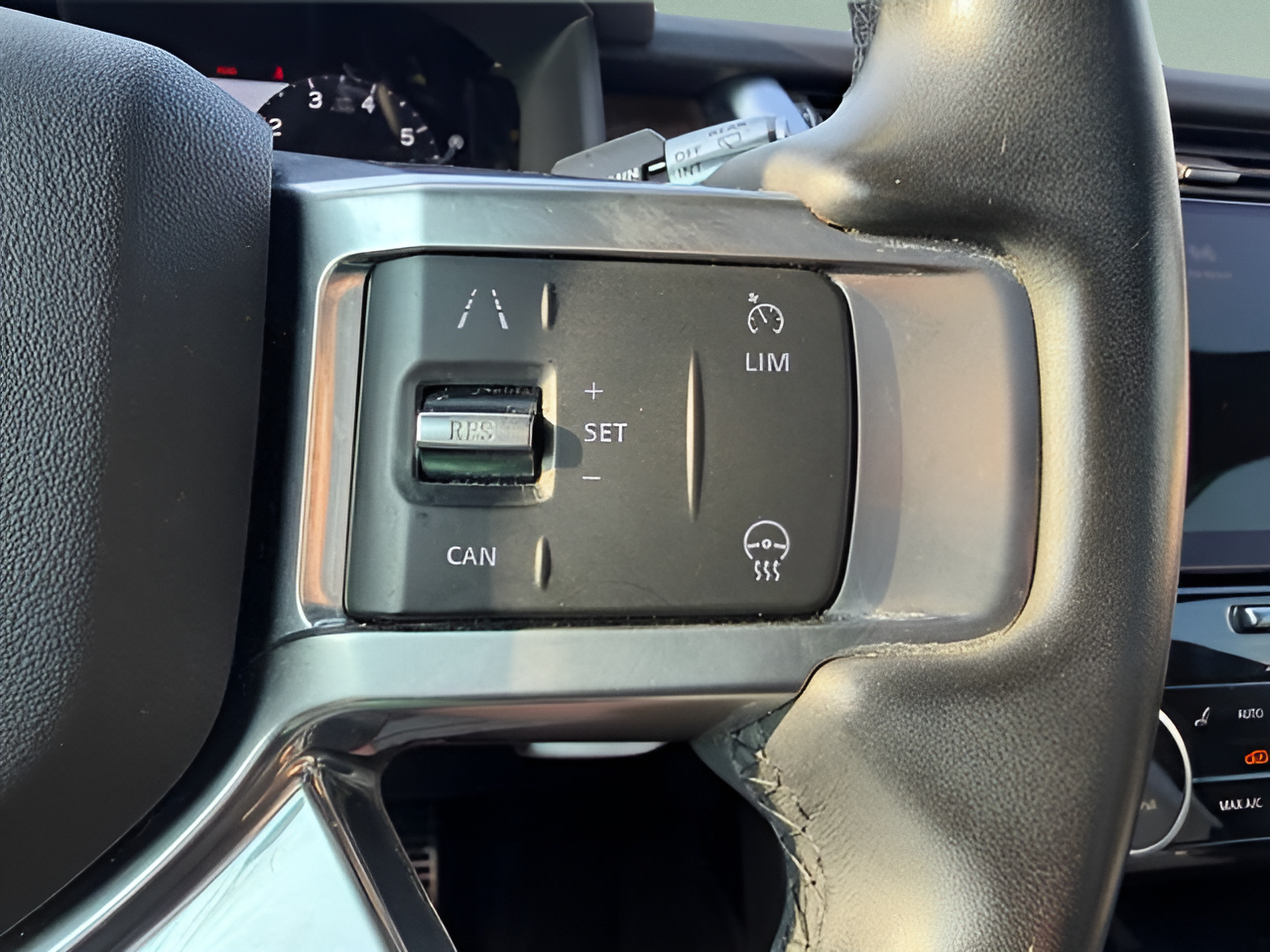 Used 2021 Land Rover Discovery S R-Dynamic AWD/4WD image 13