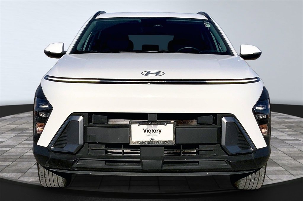 Used 2025 Hyundai Kona SEL image 2