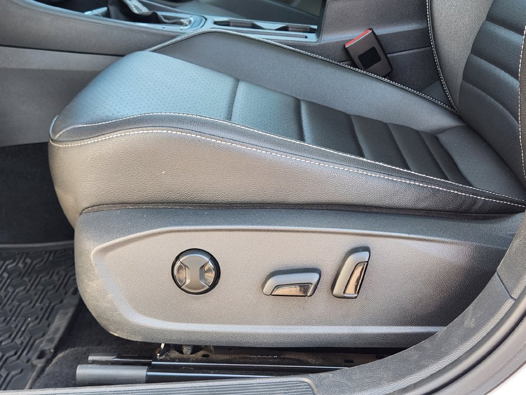 Used 2023 Volkswagen Jetta SE FWD image 13
