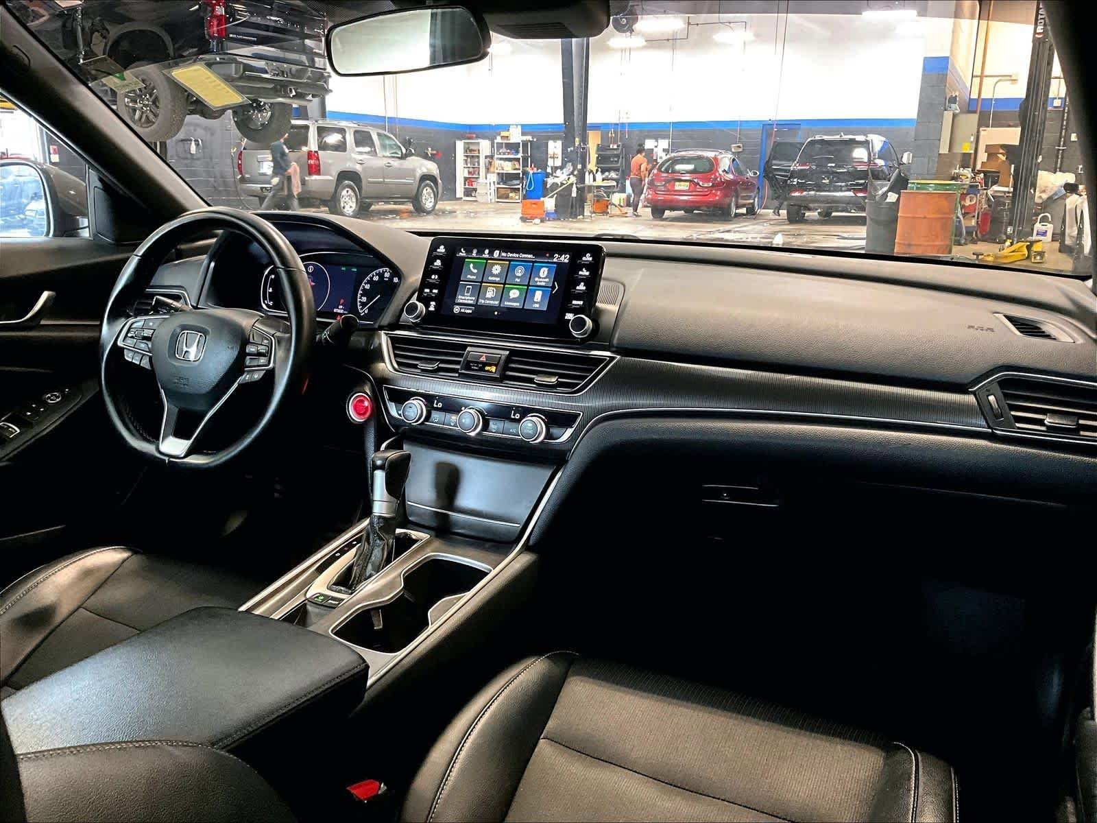 Used 2018 Honda Accord Sport image 14
