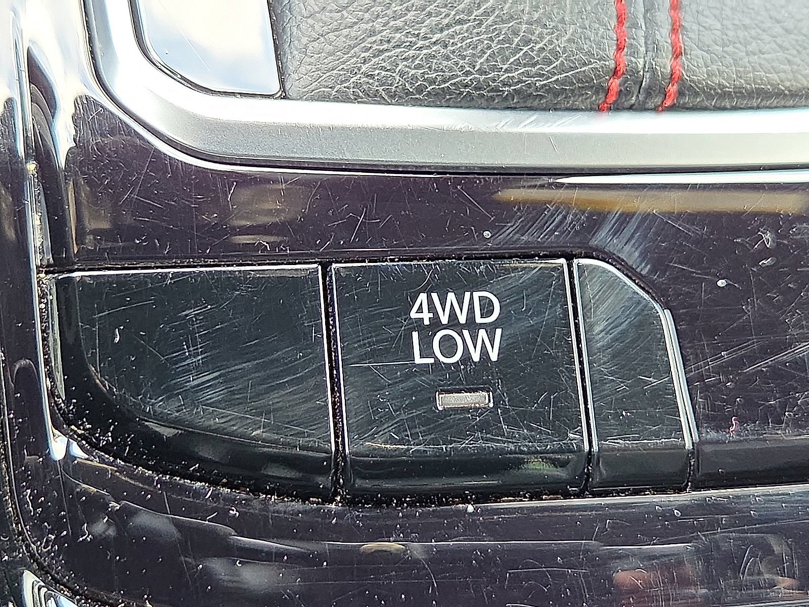 Used 2025 Jeep Compass Trailhawk AWD/4WD image 18