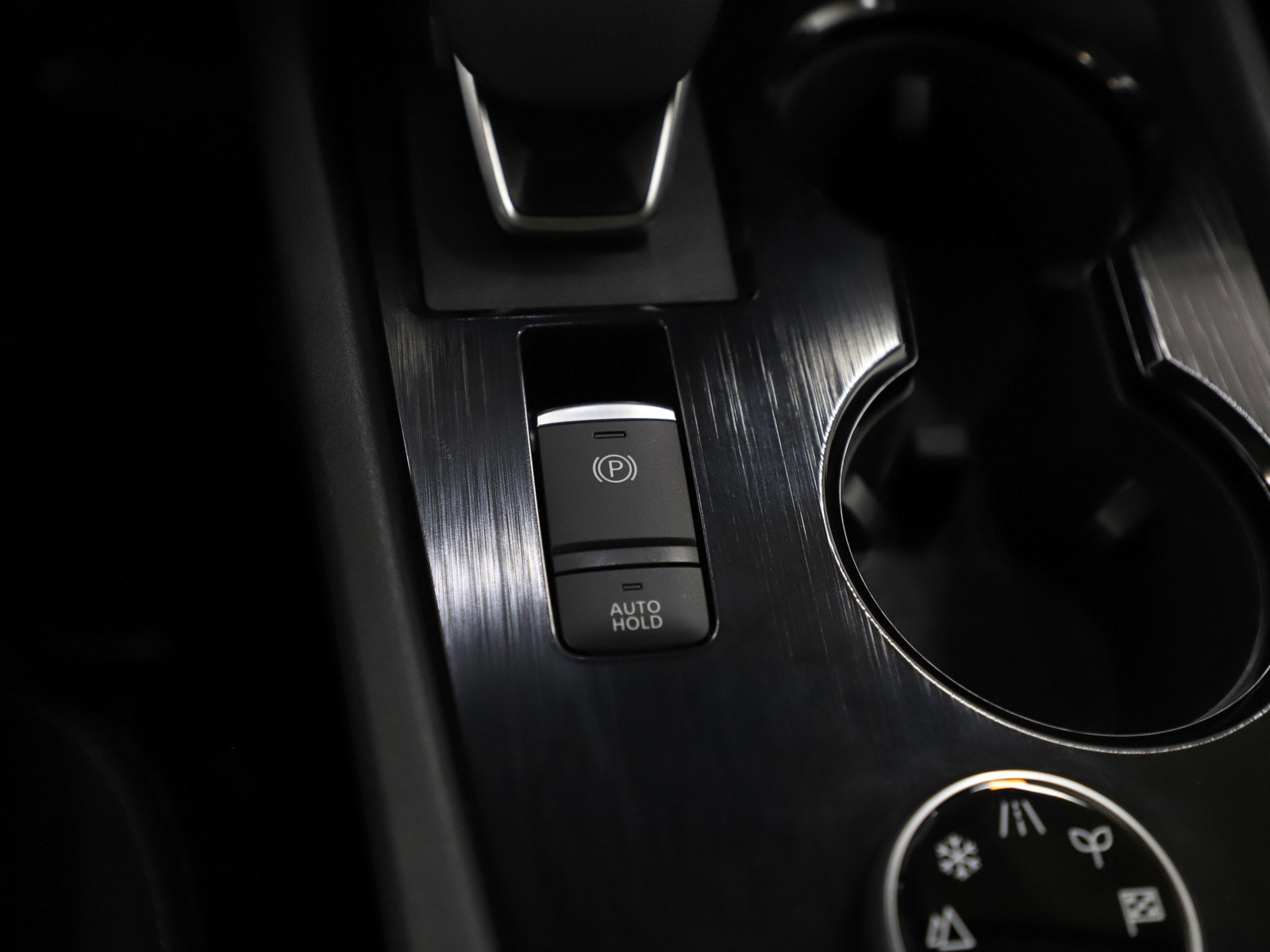 Used 2025 Nissan Rogue SV image 25