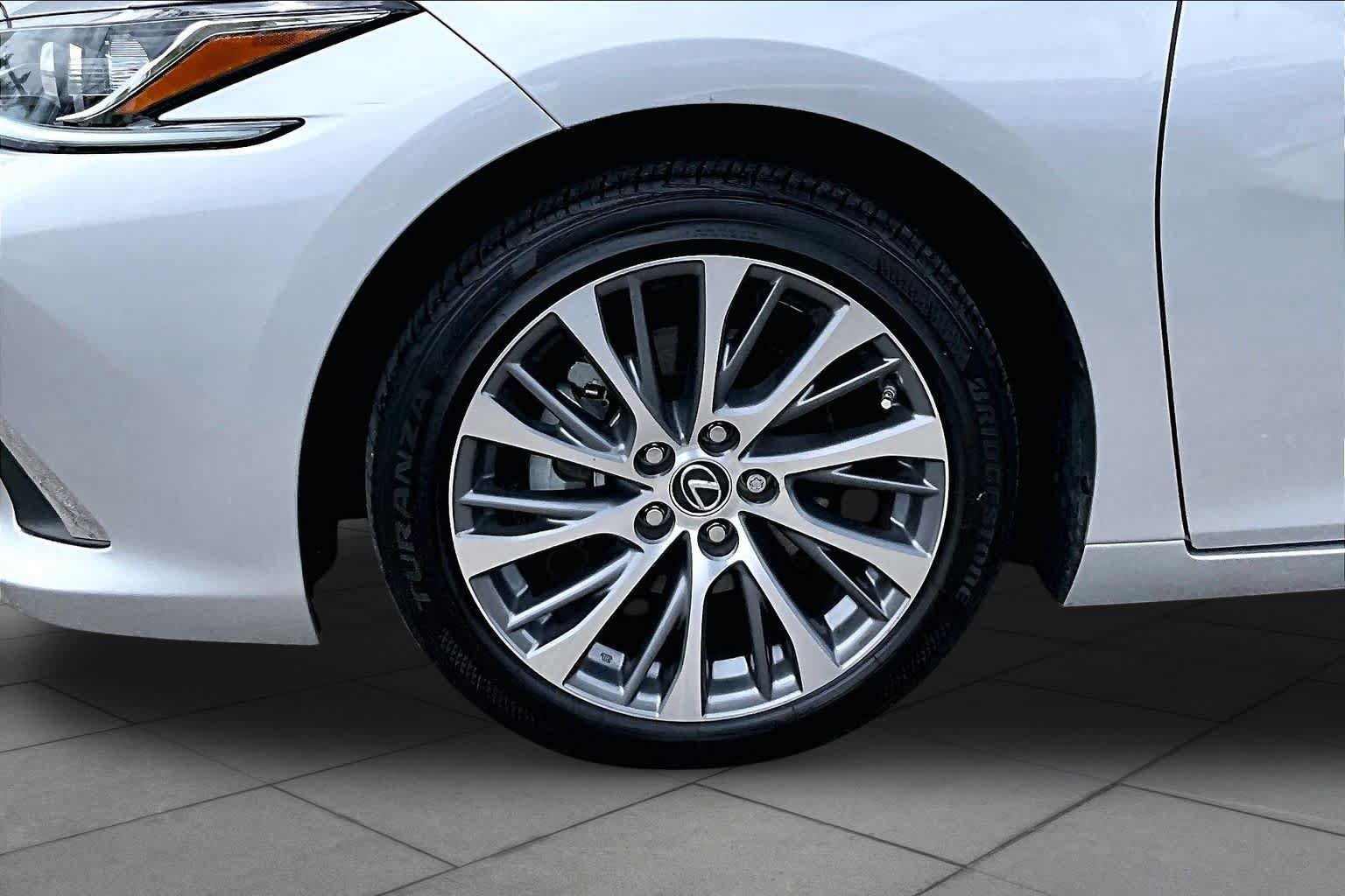 Used 2021 Lexus ES 350 w/ Premium Package FWD image 11
