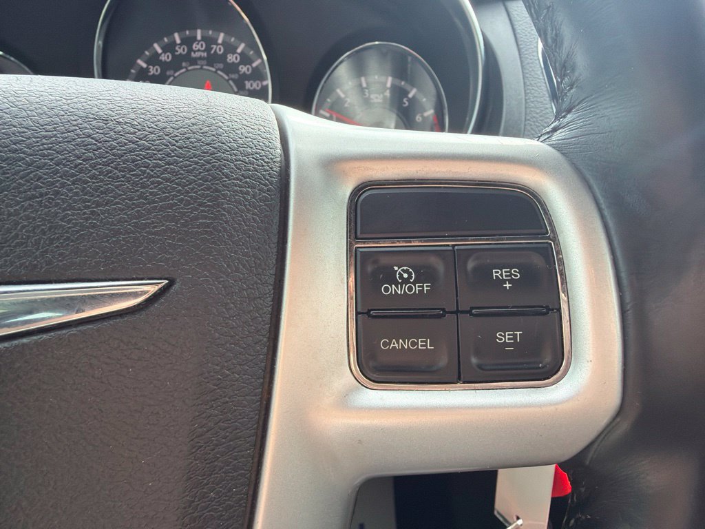 Used 2014 Chrysler 200 Touring FWD image 9