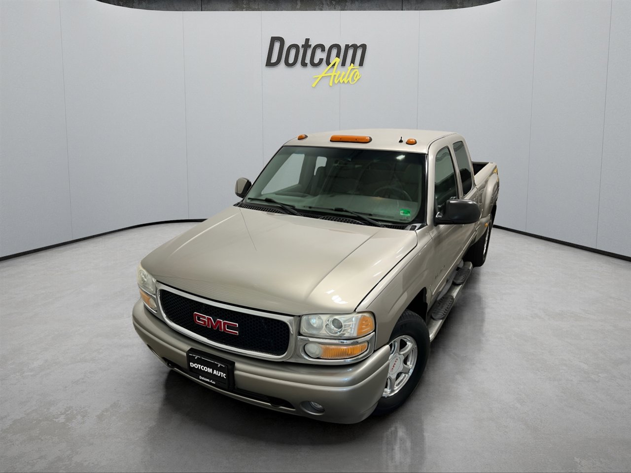Used 2002 GMC Sierra 1500 Denali image 1