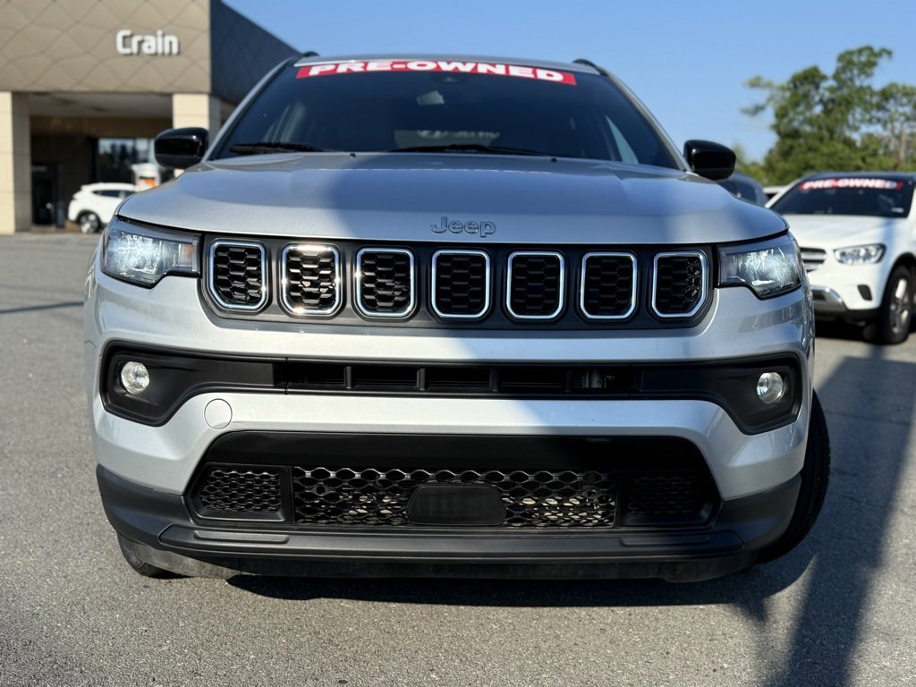 Used 2024 Jeep Compass Latitude image 2