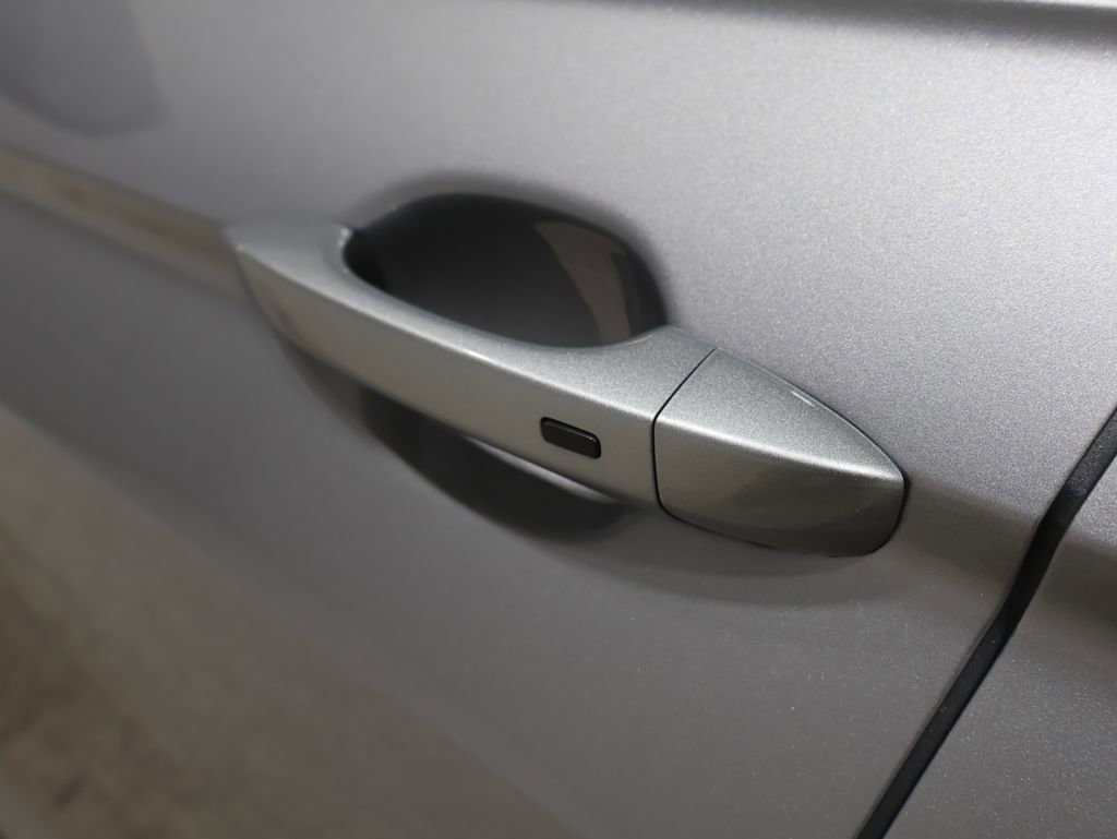 Used 2022 Volkswagen Tiguan SE image 11