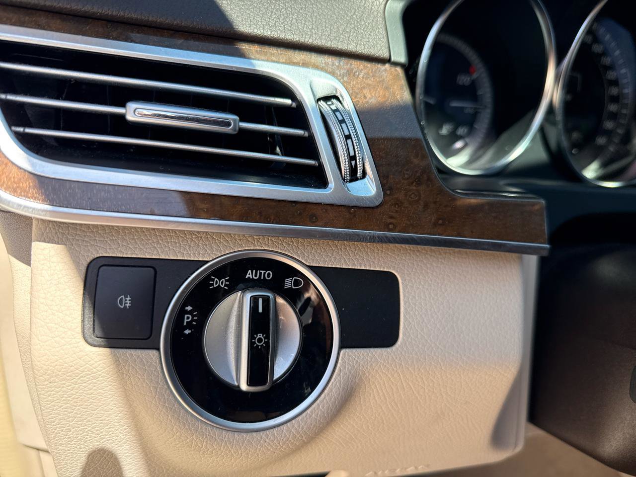 Used 2014 Mercedes-Benz E 250 BlueTEC 4MATIC Sedan image 29