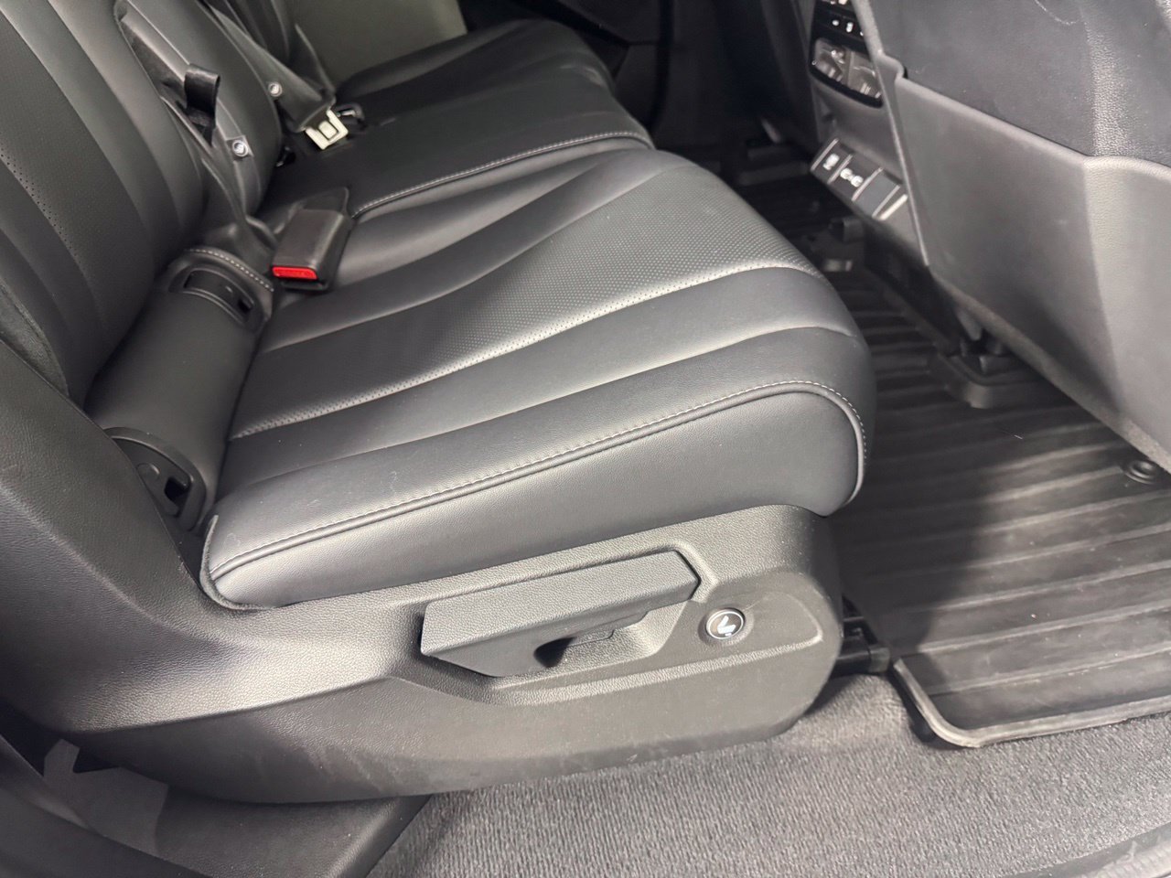 Used 2023 Acura MDX w/ Technology Package AWD/4WD image 31