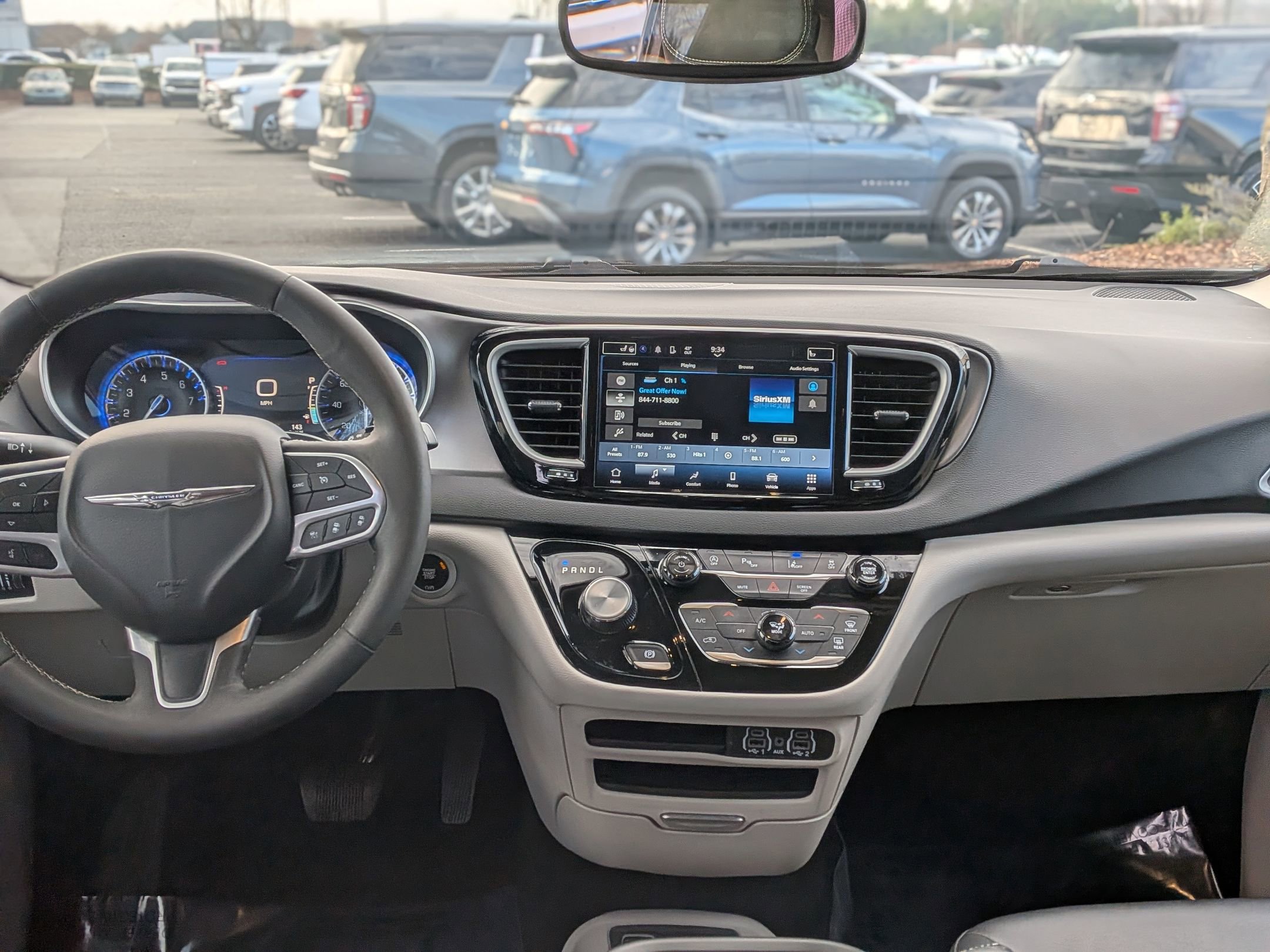 Used 2024 Chrysler Pacifica Touring-L image 19