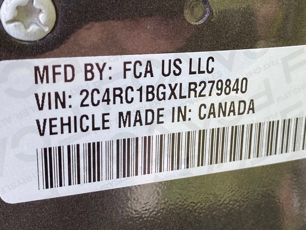 Used 2020 Chrysler Pacifica Touring-L FWD image 38