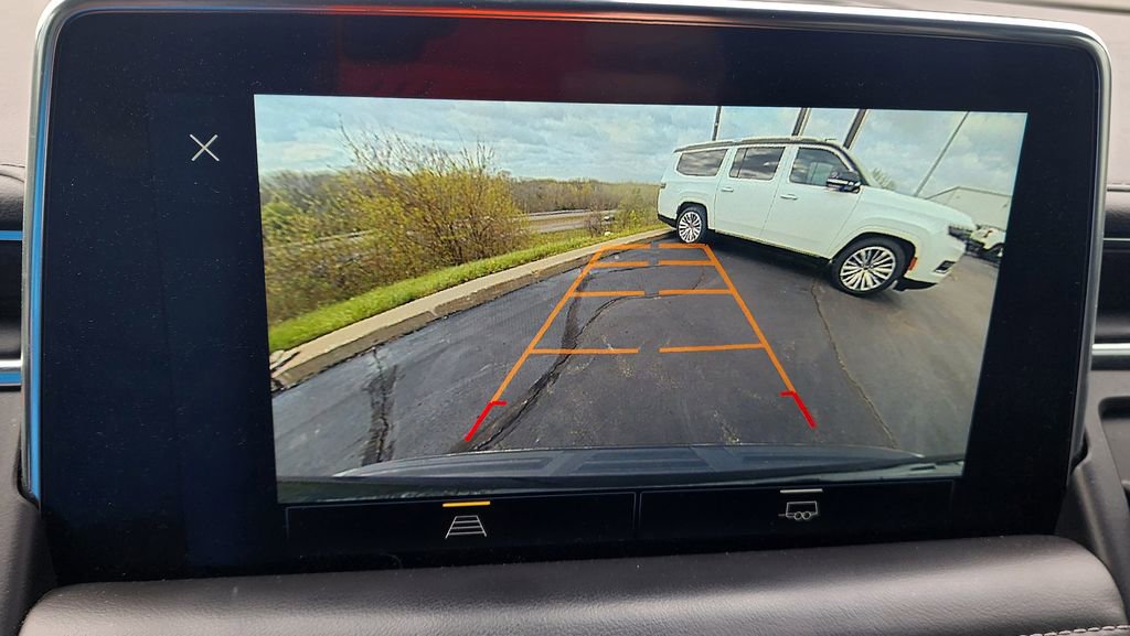 Used 2022 Chevrolet Suburban LT AWD/4WD image 40