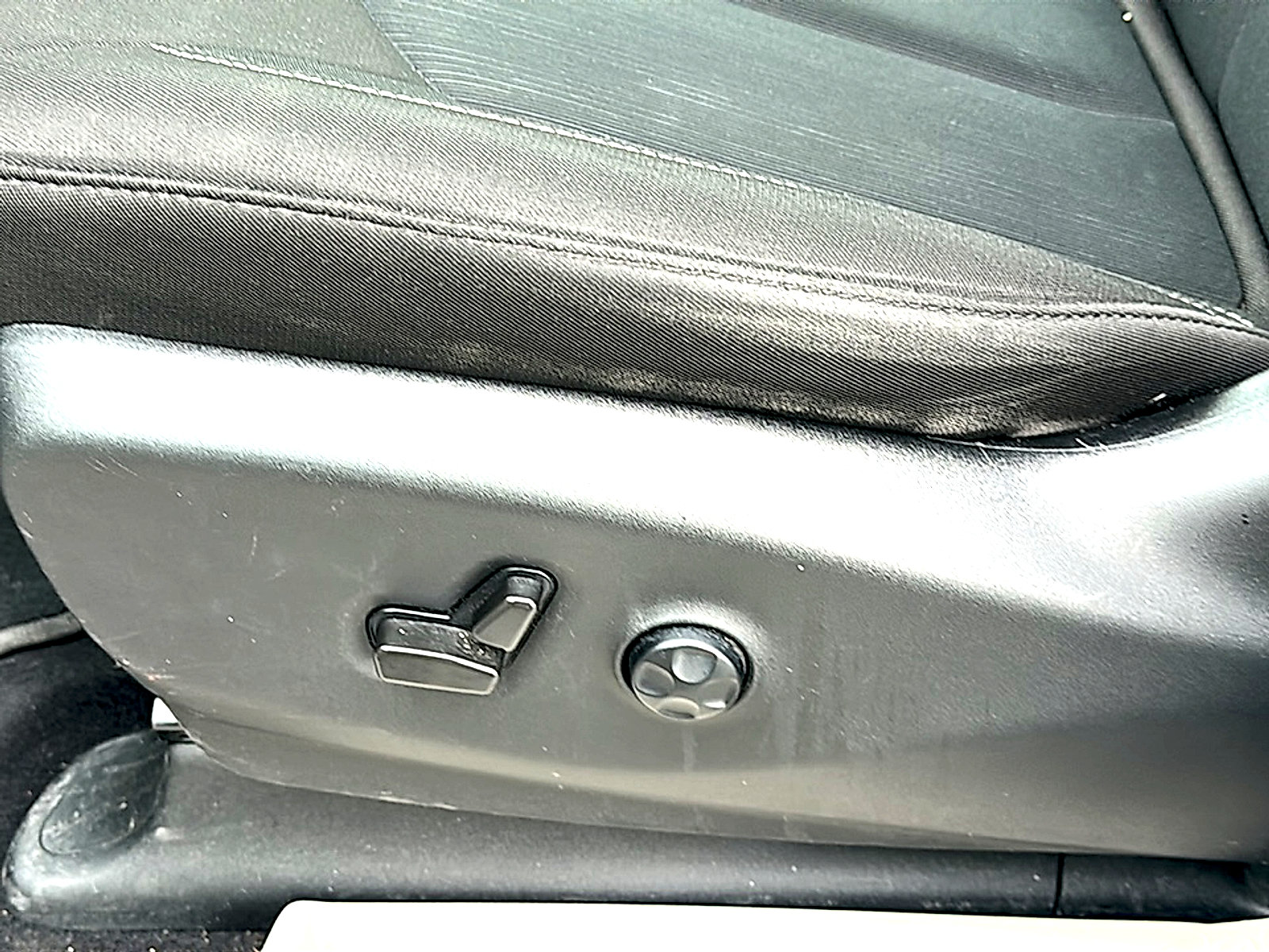 Used 2022 Chrysler Voyager LX FWD image 13