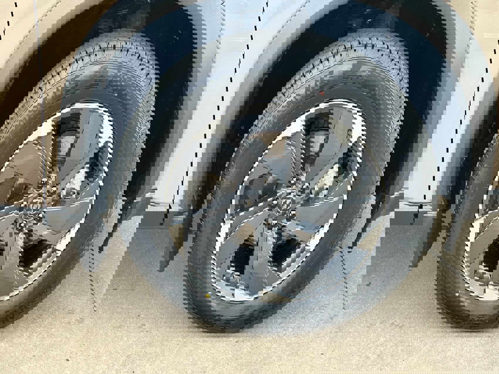 Used 2024 Nissan Rogue SV w/ SV Premium Package image 10