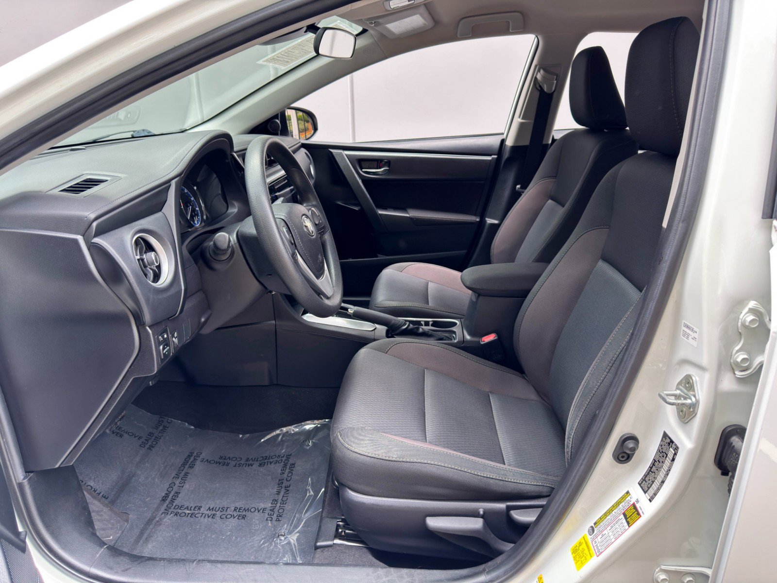 Used 2019 Toyota Corolla LE w/ Carpet Mat Package (TMS) FWD image 15