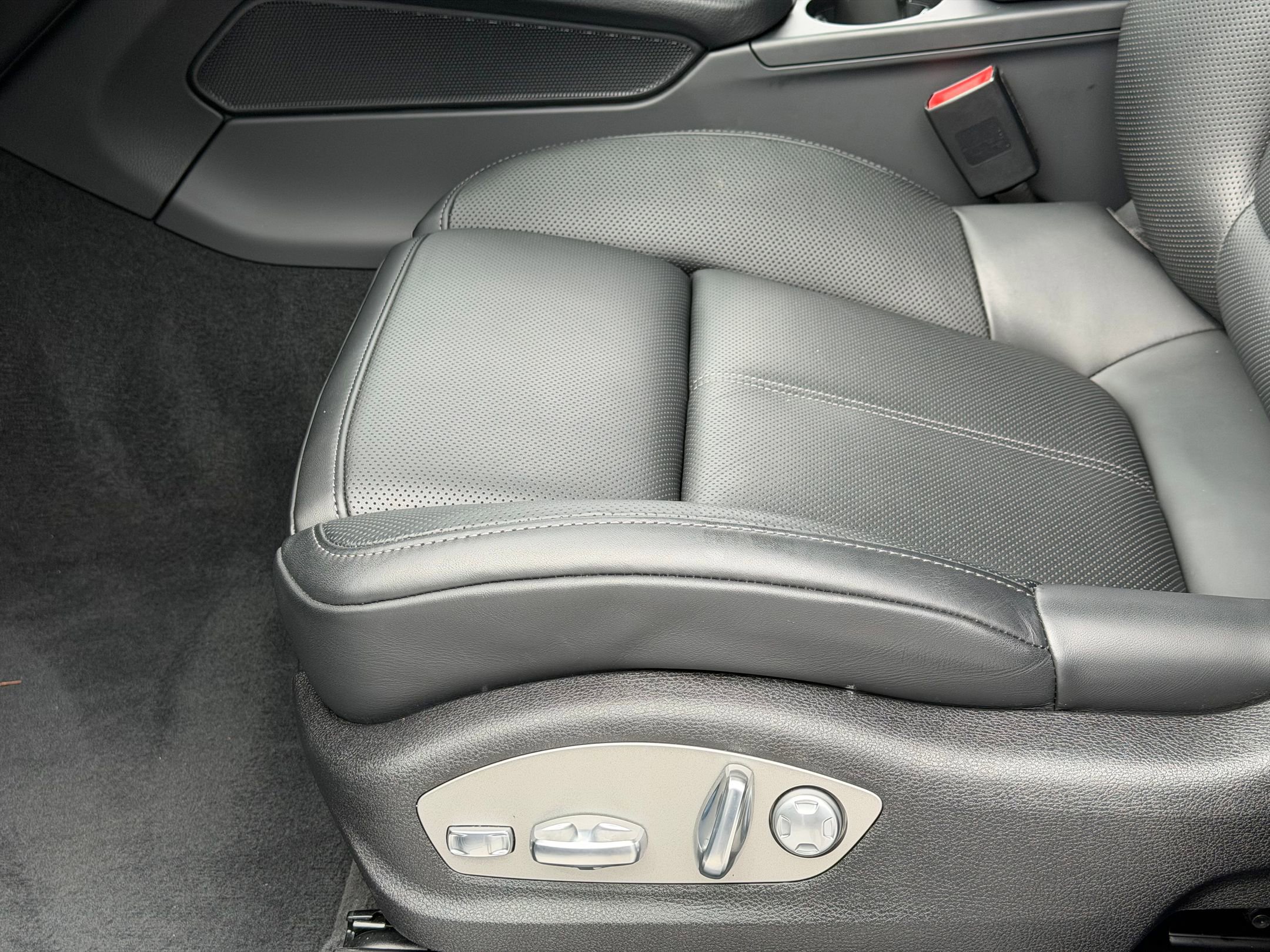 Certified 2026 Porsche Macan image 26