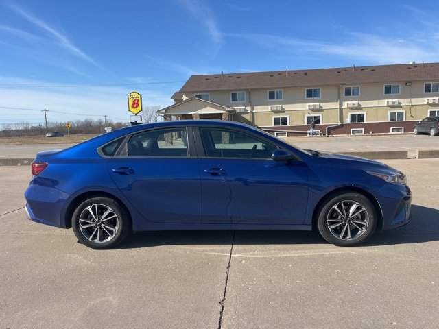 Used 2023 Kia Forte LXS image 2