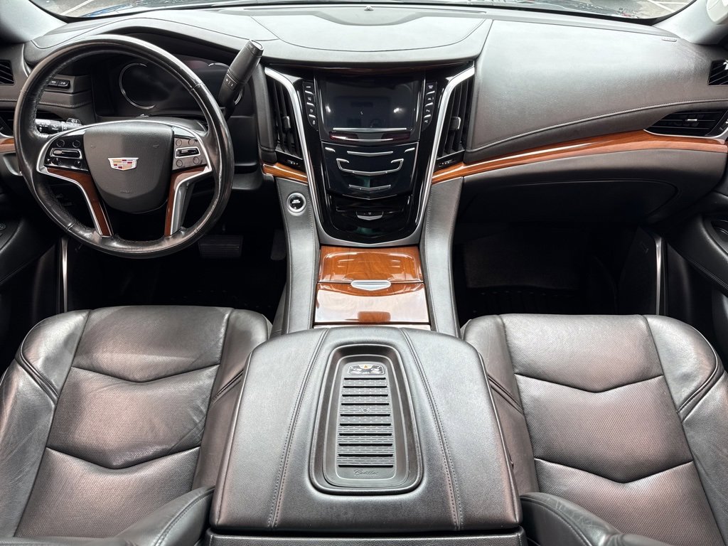 Used 2020 Cadillac Escalade Premium Luxury image 30