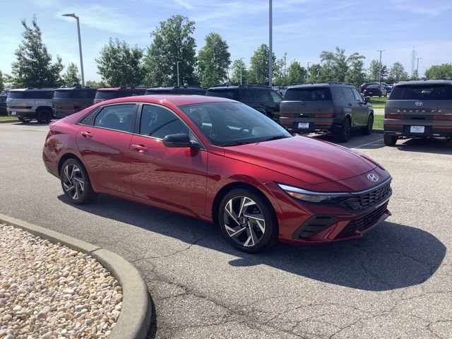 Used 2025 Hyundai Elantra Sport w/ Cargo Package FWD image 3