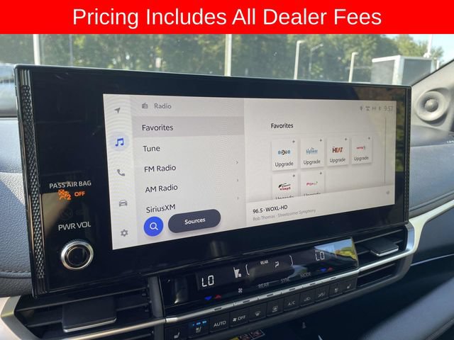Used 2025 Toyota Sienna Platinum AWD/4WD image 33