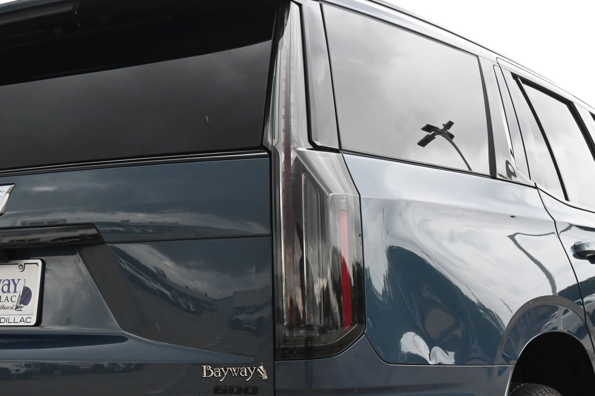 Certified 2026 Cadillac Escalade Platinum Sport w/ LPO, ONYX Package AWD/4WD image 22