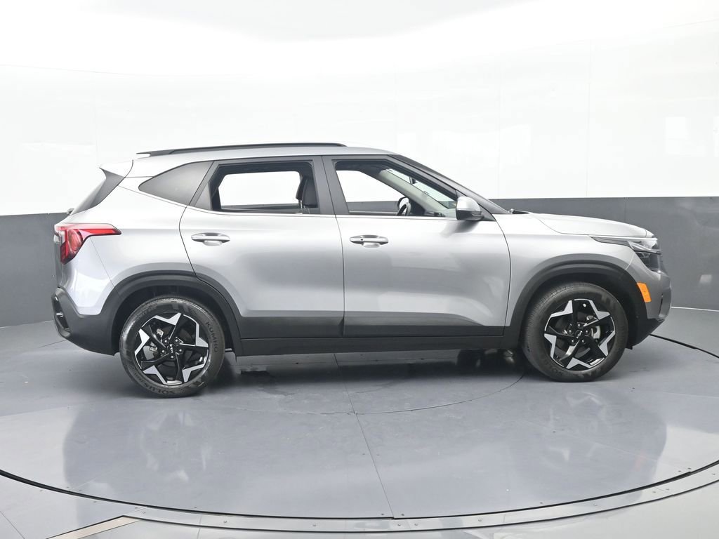 Used 2025 Kia Seltos EX w/ EX Sunroof Package FWD image 7
