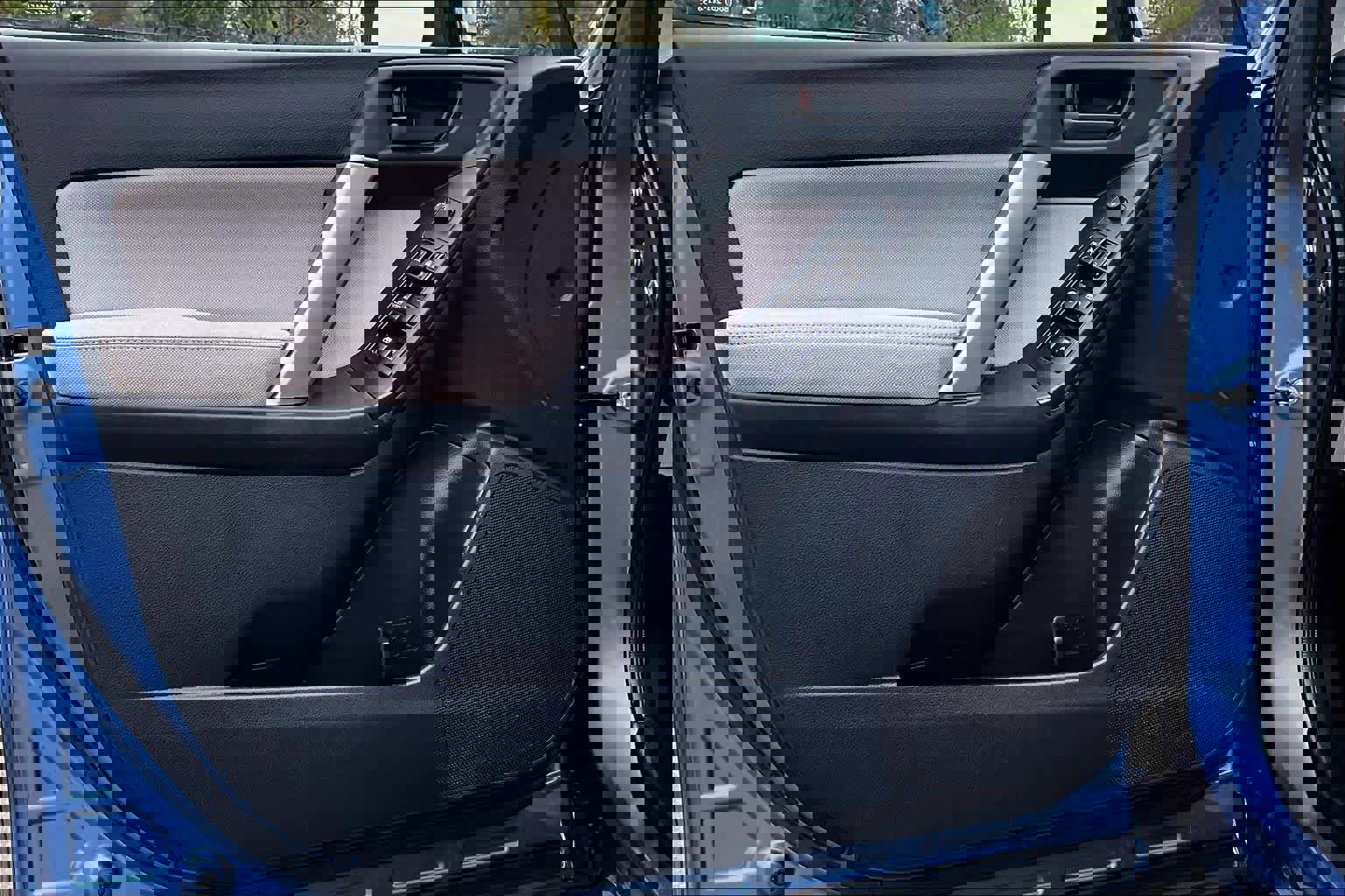 Used 2015 Subaru Forester 2.5i Premium w/ All-Weather Package image 22