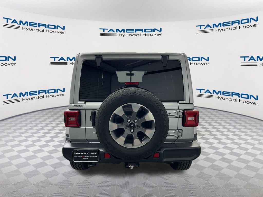 Used 2018 Jeep Wrangler Unlimited Sahara AWD/4WD image 4