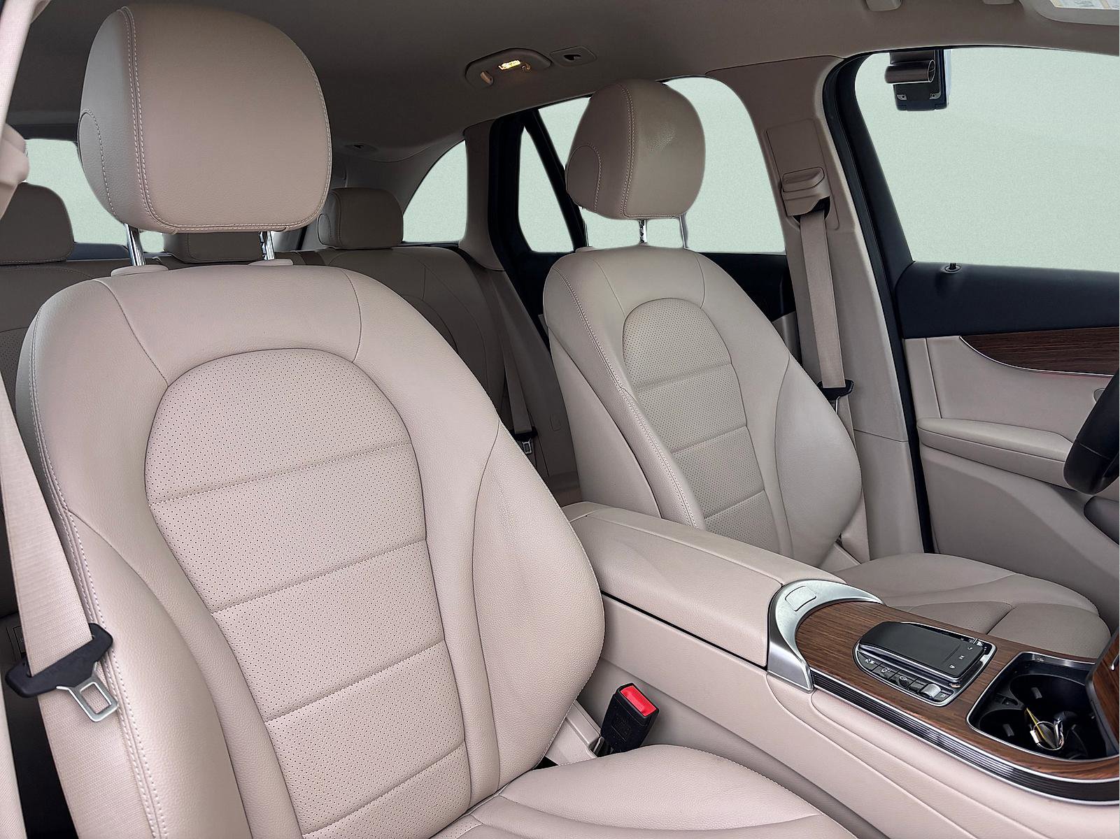 Used 2022 Mercedes-Benz GLC 300 4MATIC image 32