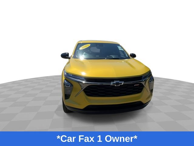 Used 2025 Chevrolet Trax RS FWD image 4