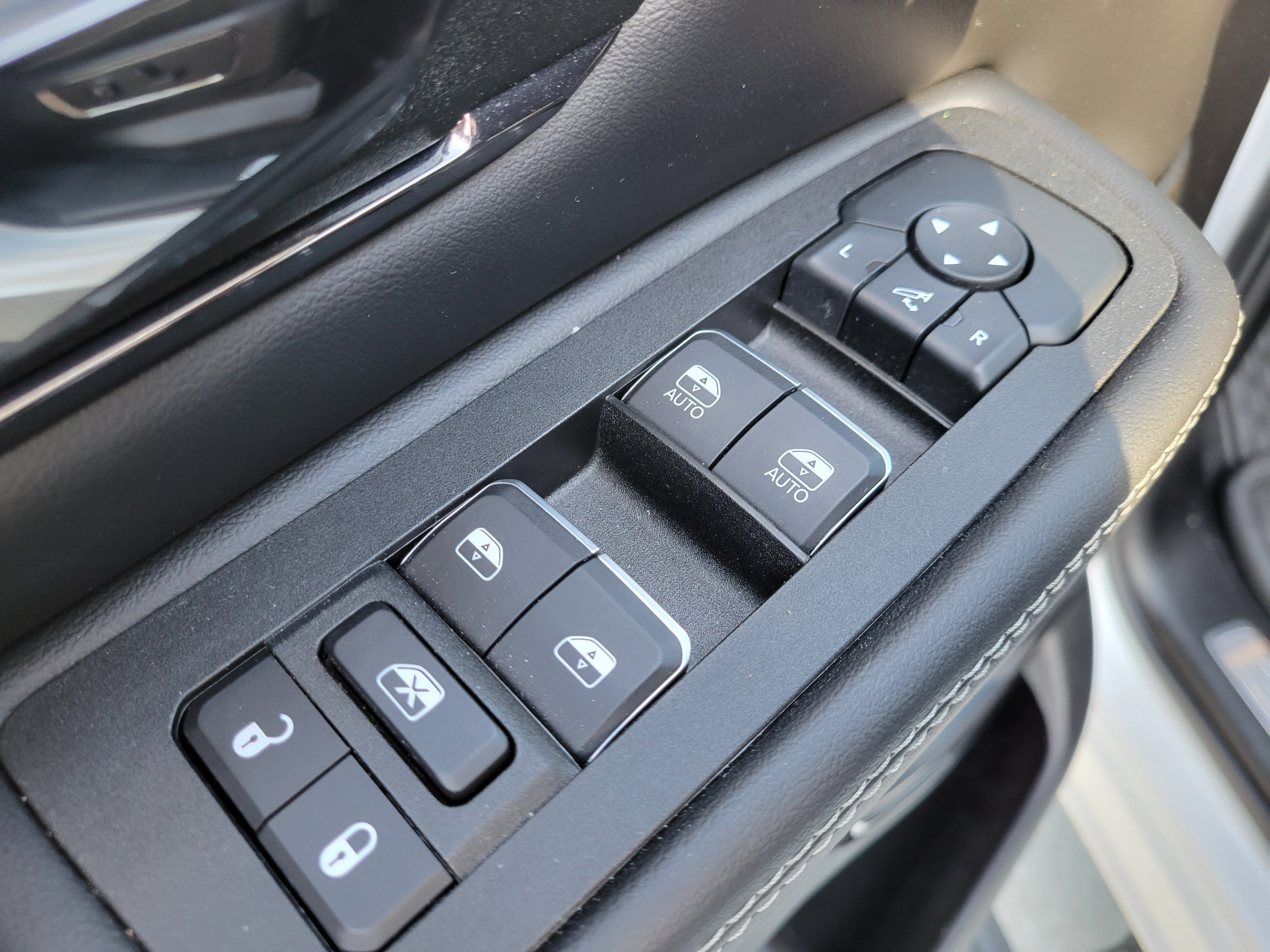 Used 2025 RAM 1500 Limited AWD/4WD image 13