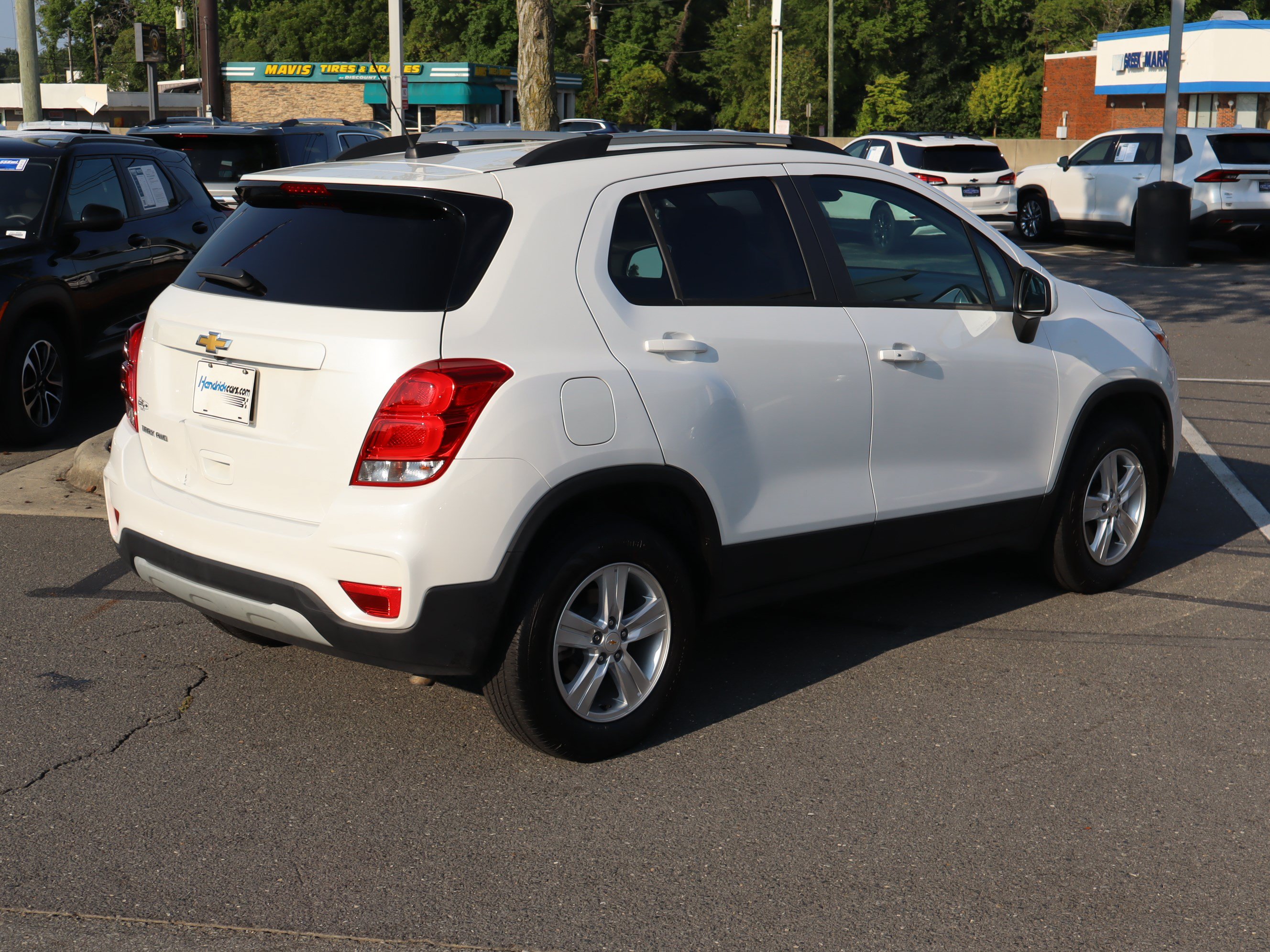 Used 2022 Chevrolet Trax LT w/ LT Convenience Package AWD/4WD image 10