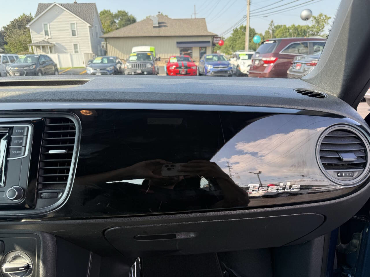 Used 2018 Volkswagen Beetle 2.0T S FWD image 20