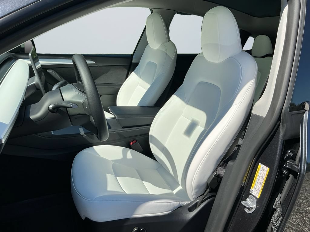 Used 2024 Tesla Model Y Long Range RWD image 10