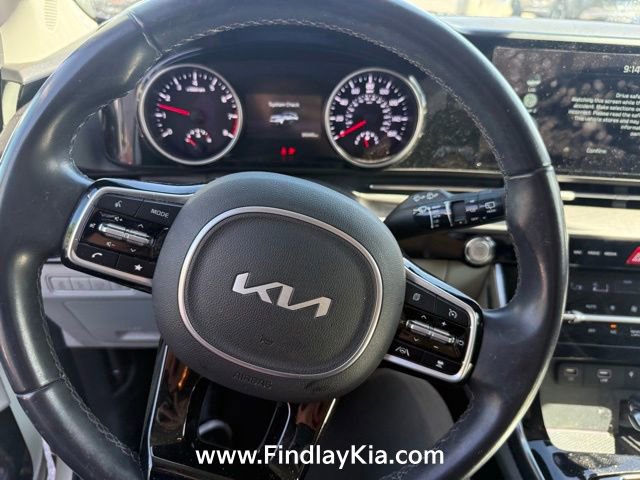 Used 2024 Kia Carnival EX FWD image 7