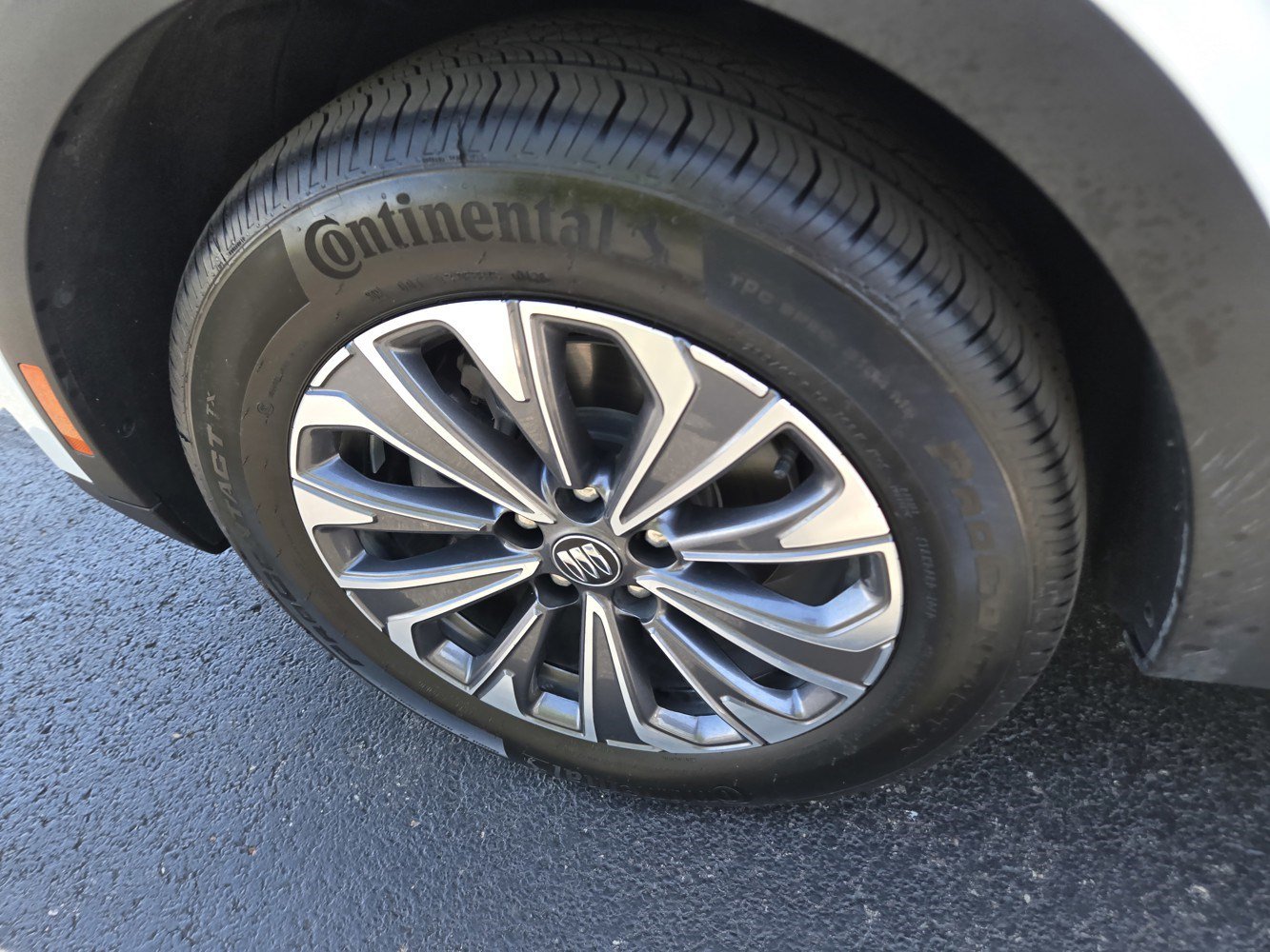 Certified 2025 Buick Envision Preferred AWD/4WD image 44