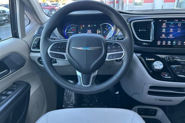 Used 2018 Chrysler Pacifica Touring Plus image 19