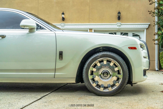 Used 2015 Rolls-Royce Ghost image 11