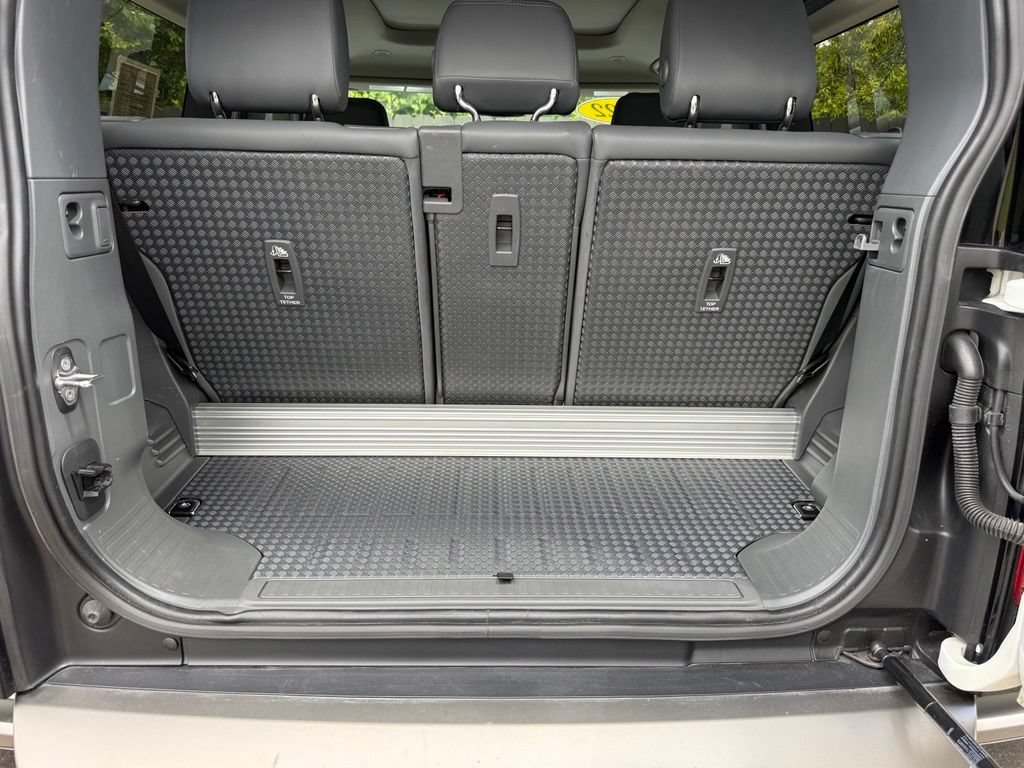 Certified 2022 Land Rover Defender 90 X-Dynamic SE AWD/4WD image 41