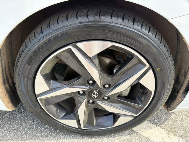 Used 2021 Hyundai Elantra Limited image 12
