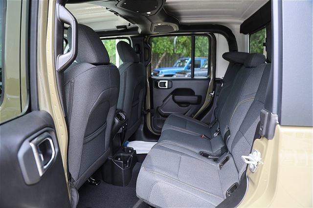 New 2025 Jeep Gladiator Willys image 10