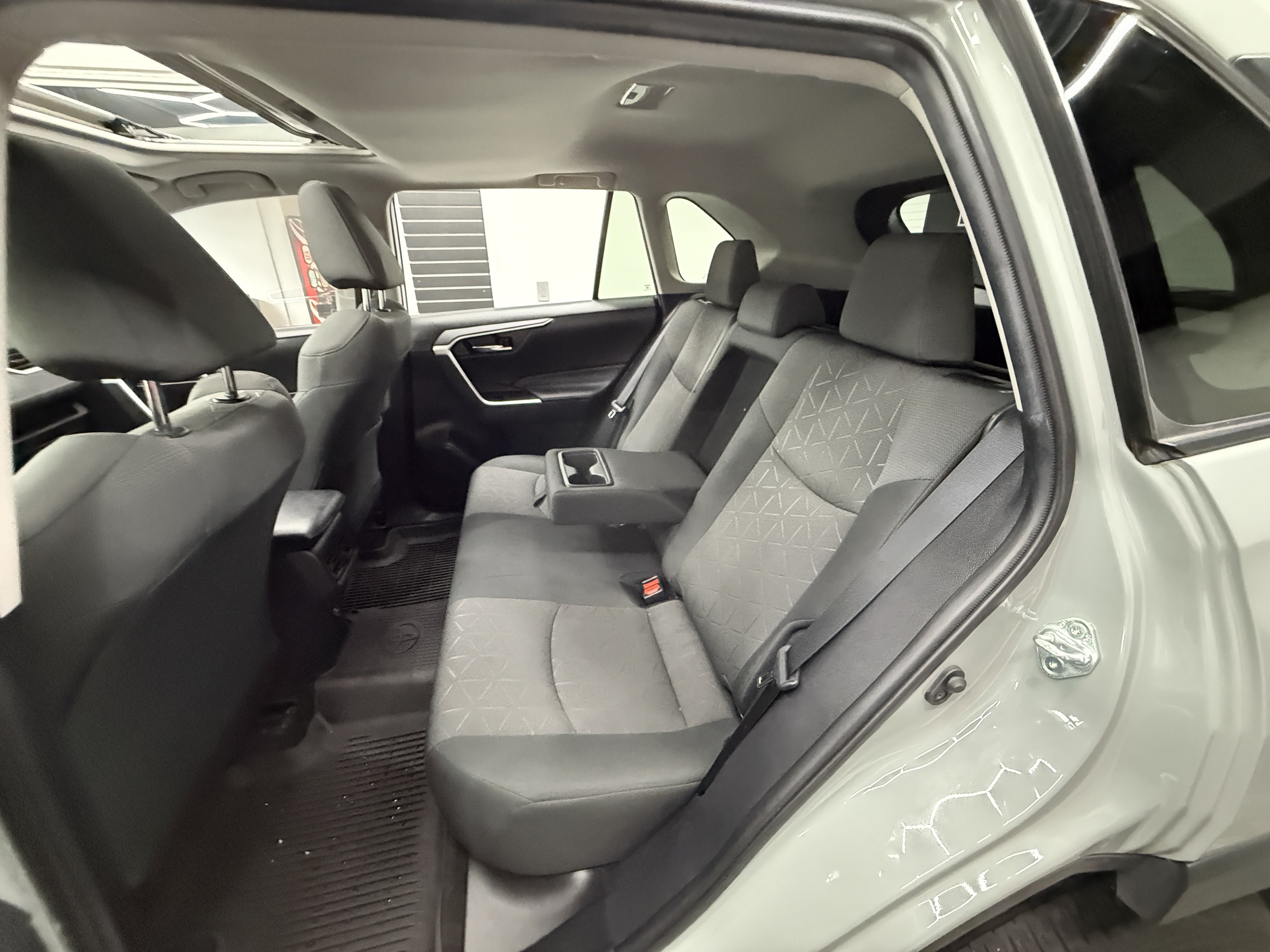Used 2021 Toyota RAV4 XLE w/ Convenience Package AWD/4WD image 19