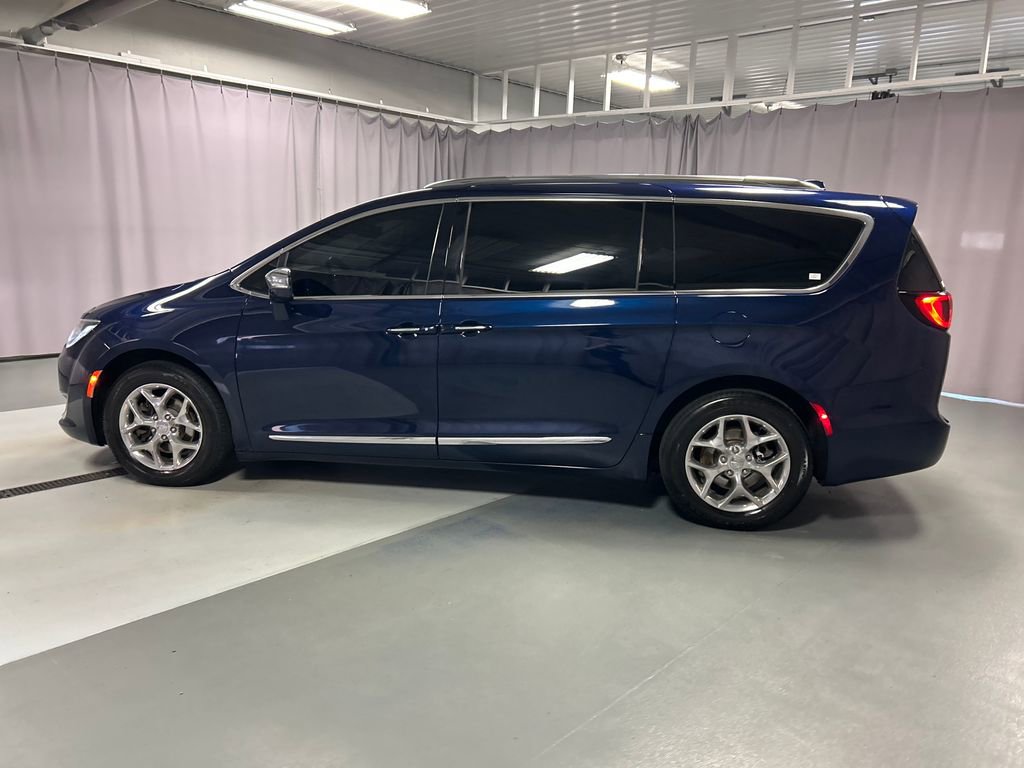 Used 2019 Chrysler Pacifica Limited FWD image 4