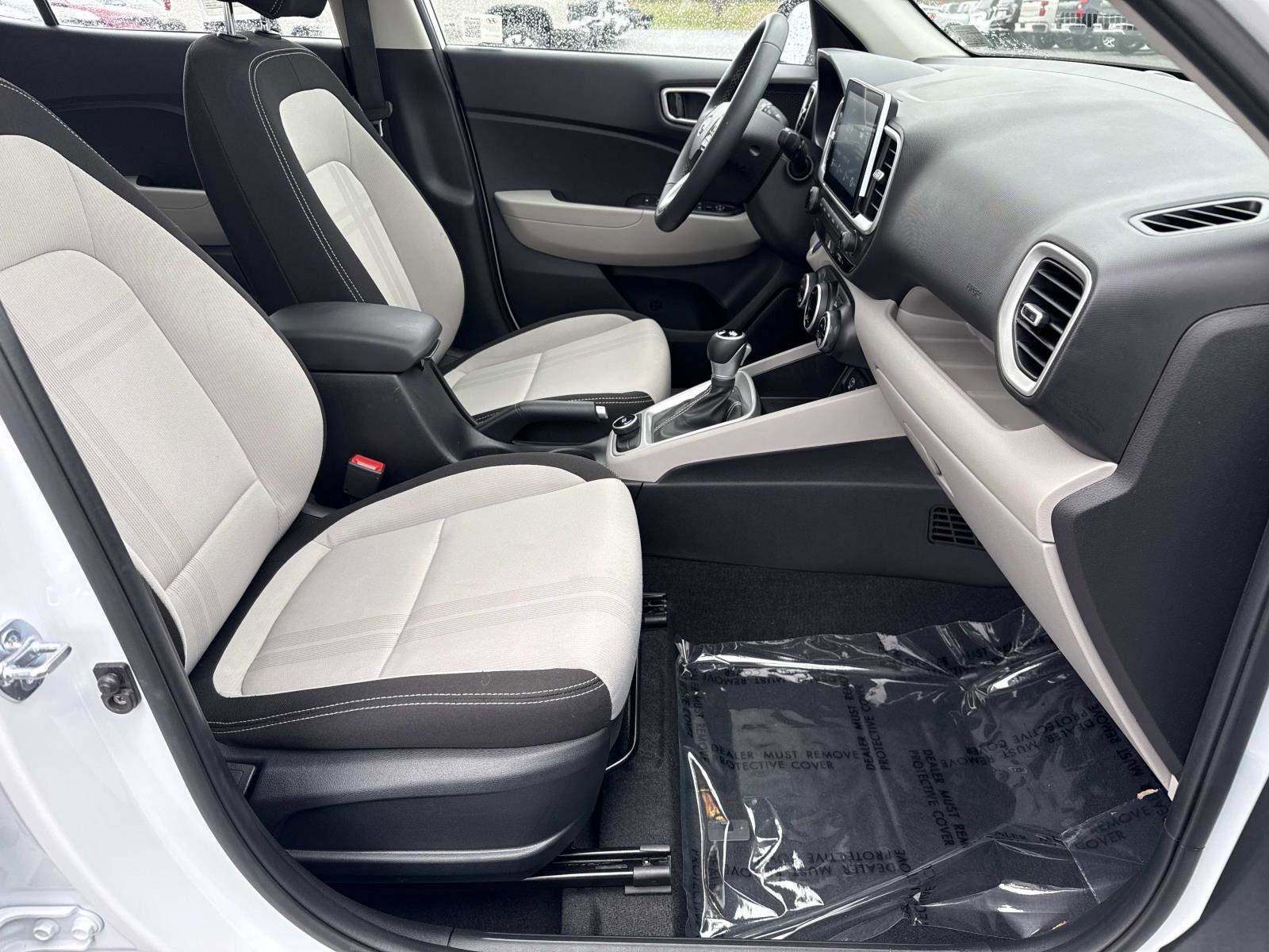 Used 2025 Hyundai Venue SEL image 19