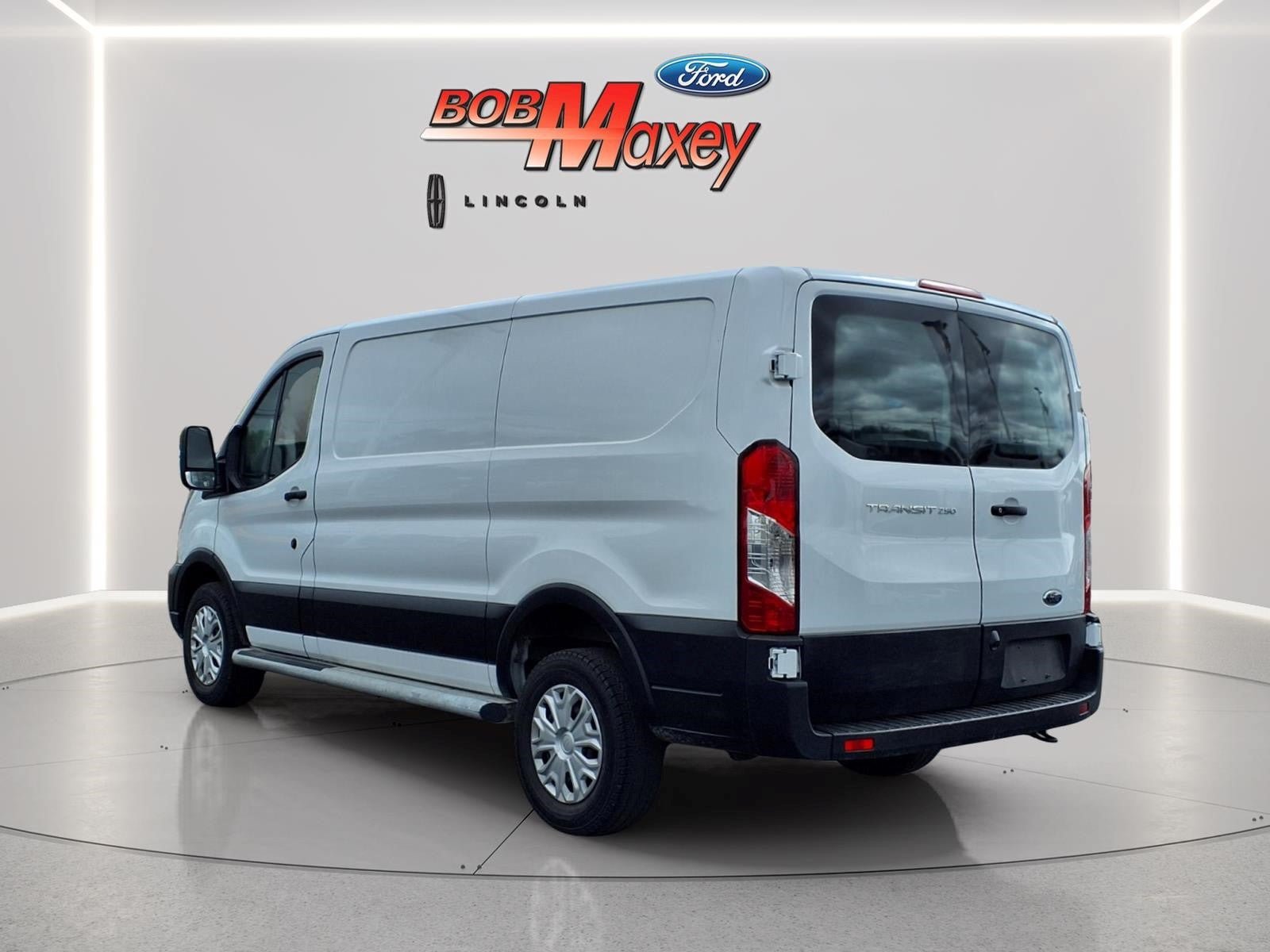 Used 2024 Ford Transit 250 Low Roof w/ Exterior Upgrade Package RWD image 8