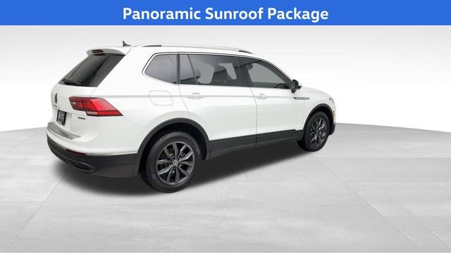 Certified 2022 Volkswagen Tiguan SE w/ Panoramic Sunroof Package image 2