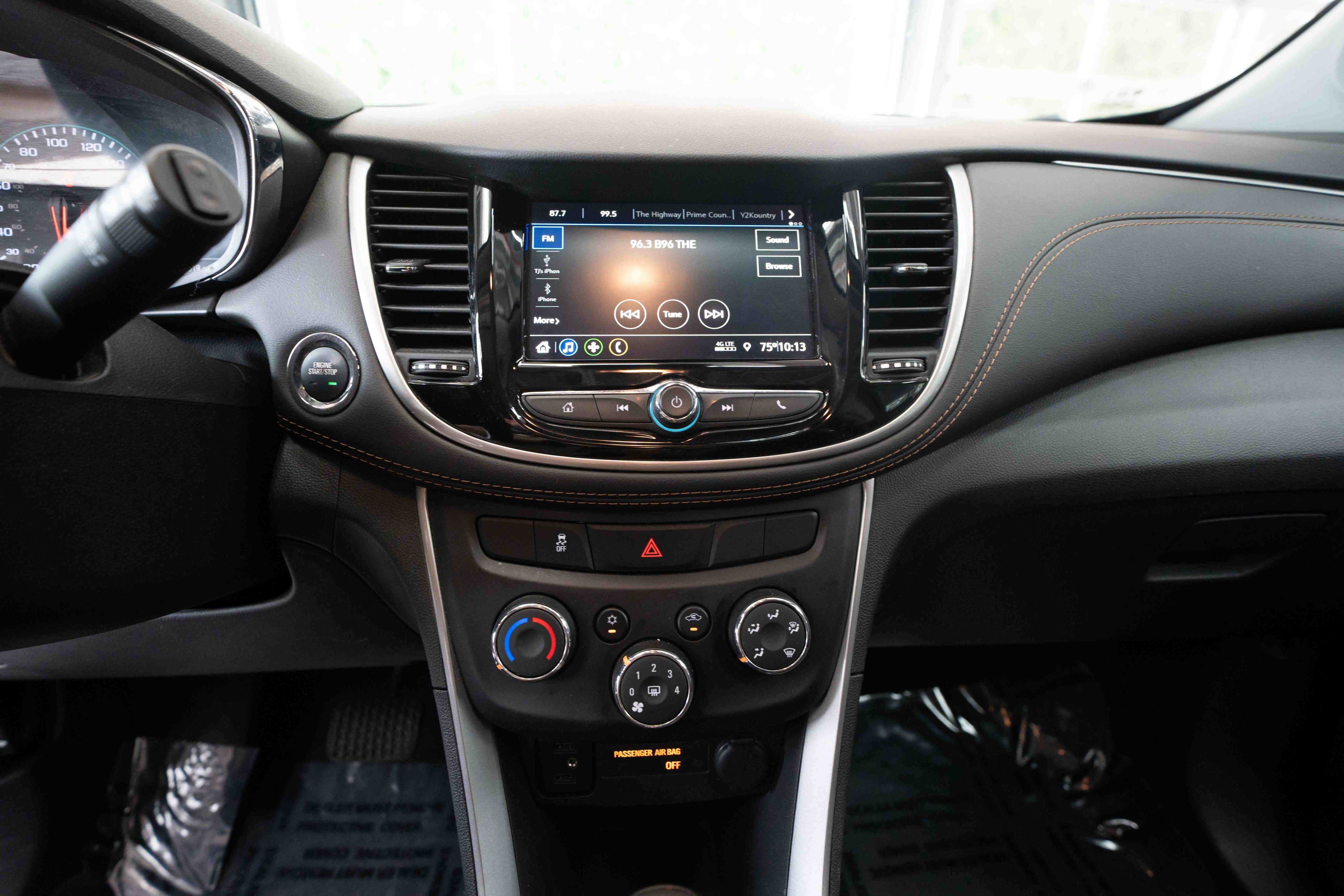Used 2022 Chevrolet Trax LT w/ LT Convenience Package AWD/4WD image 17