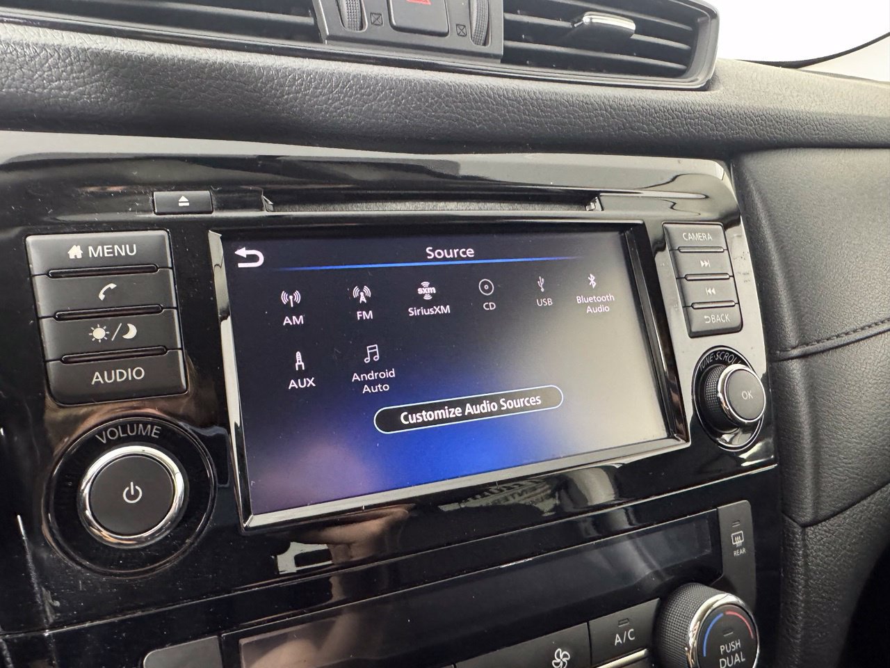 Used 2018 Nissan Rogue SV FWD image 18